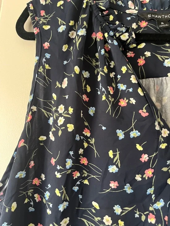 41 Hawthorn Navy Floral Ruffle-Trim Sleeveless Blouse - Picture 3 of 8